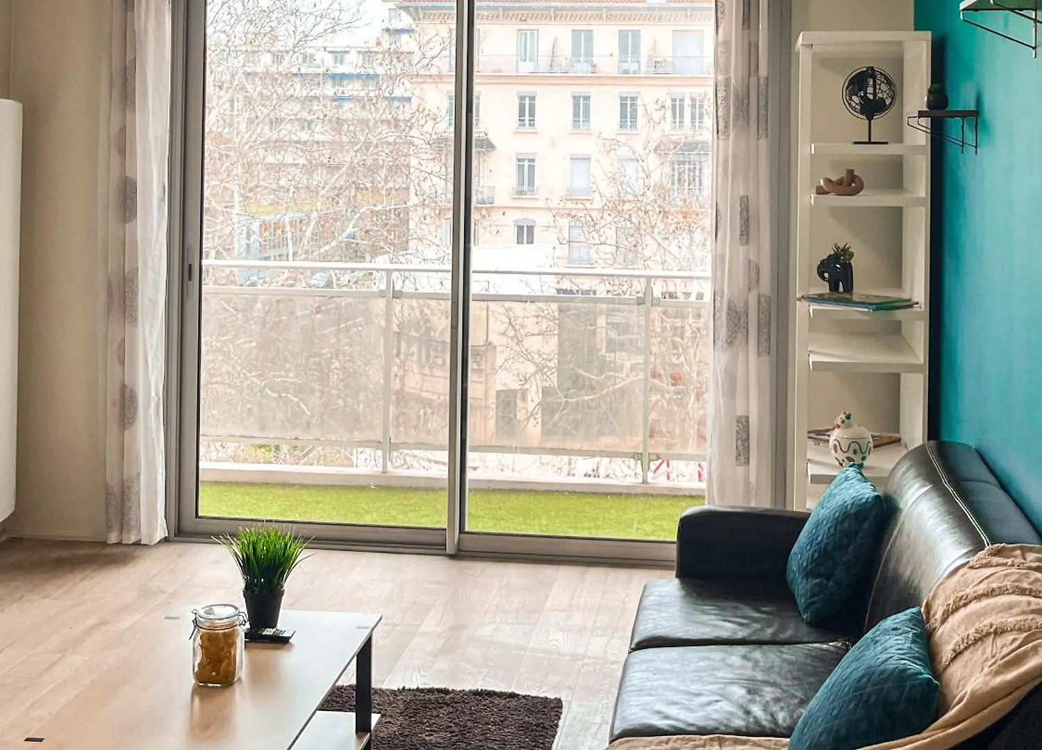 Le Fort - T2 Cosy - Place Des Freres Lumiere Lyon 0*,  France